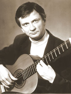 Гитарист Сергей Витальевич Яшкуль.
