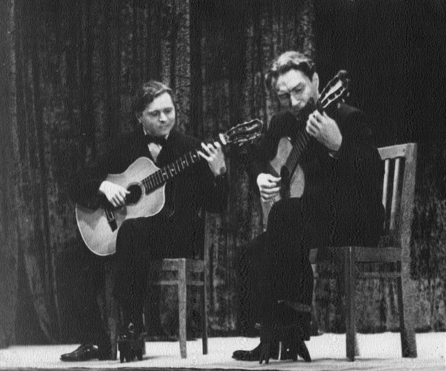 В. Вавилов и Л. Андронов на VI Всемирном фестивале молодежи и студентов (Москва, 1957).
