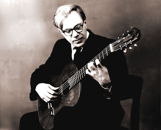 Гитарист и гитарный мастер Александр Васильевич Комиссаров (1910-1988)