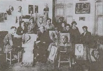 Н. Д. Шариков со своими учениками (1930-е годы).